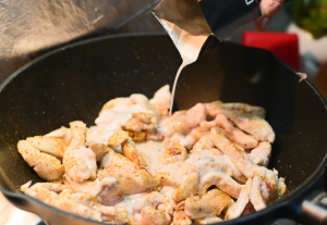 latte di cocco sul pollo