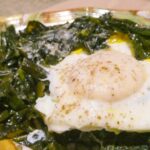 Bieta erbetta in padella con uovo fritto
