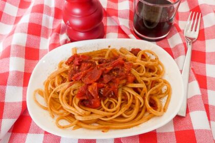 Linguine con pomodori datterini rossi