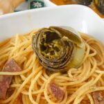 Pasta con carciofi in brodo