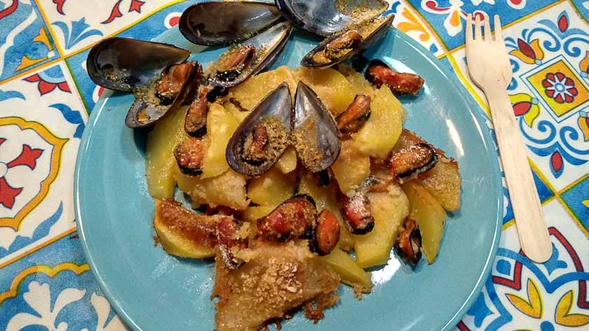 ricetta cozze e patate al forno