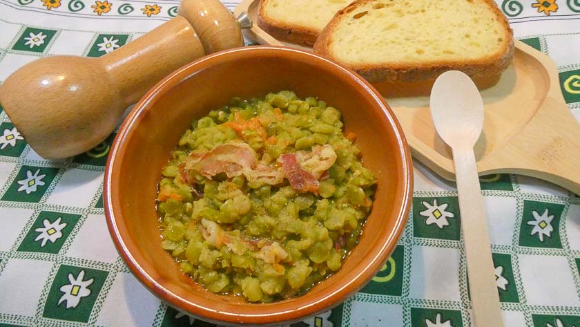zuppa di piselli secchi spezzati
