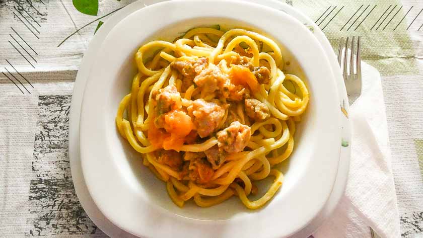 Ricetta Pasta con salsiccia e pomodorini gialli