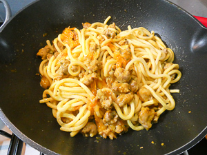 spaghettoni con pomodorini gialli