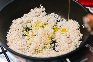 aggiungere l'olio al riso
