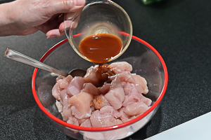 pollo alle mandorle con salsa di soia