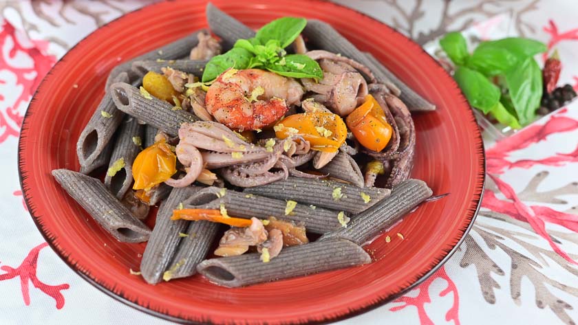 Pasta di Riso Venere ricetta con datterini gialli al profumo di mare