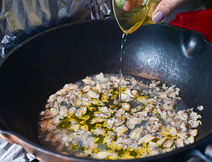 cottura vongole sfumate con vino bianco