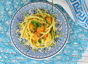 pici (pasta) con vongole e pomodorini