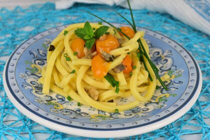 Ricetta Pici toscani con Vongole e Pomodorini Gialli