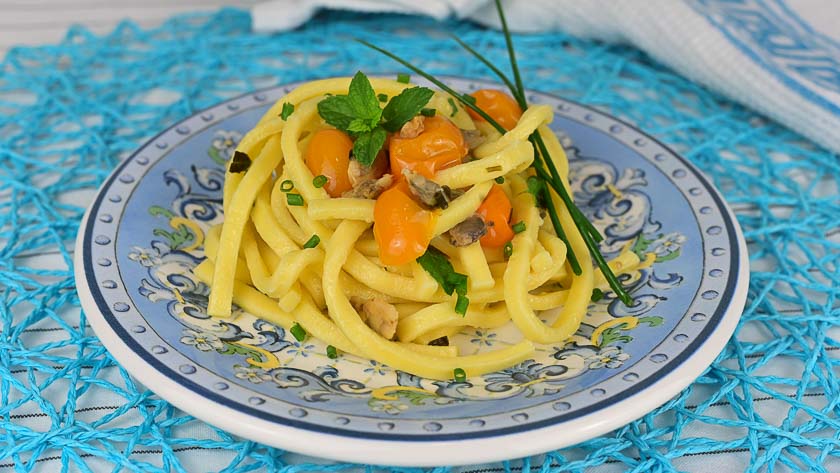 Ricetta Pici toscani con Vongole e Pomodorini Gialli