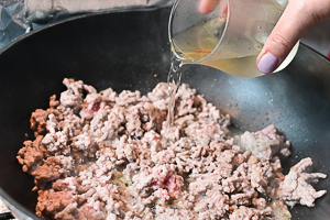 sfumare ragù con vino bianco