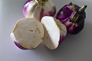 tagliare a metà le melanzane