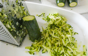 grattugiare le zucchine