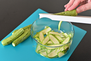tagliare zucchine per carpaccio