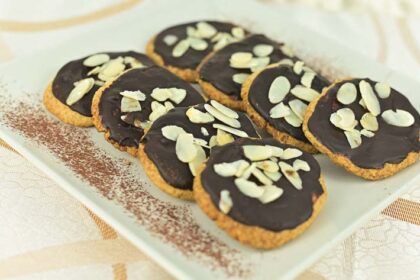 Biscotti morbidi alle mandorle e cioccolato