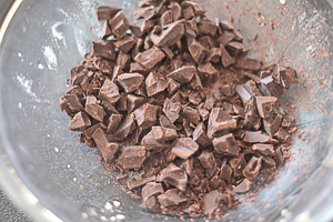 cioccolato fondente a pezzi