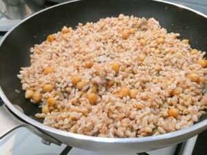 farro, ceci e tonno in saltapasta