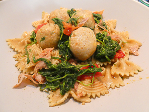 pasta integrale con polpettine in bianco e rucola