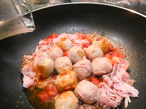 polpettine, prosciutto e pomodorini sfumati con il vino
