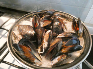 aprire le cozze in padella