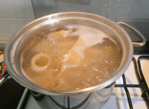 bollire la pasta (i paccheri)