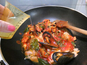 cozze, salmone e pomodoro
