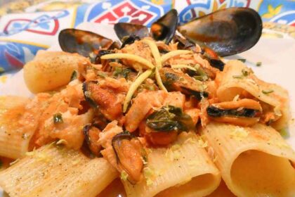 Paccheri con cozze e salmone fresco