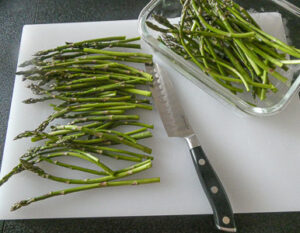 asparagi lavati e tagliati