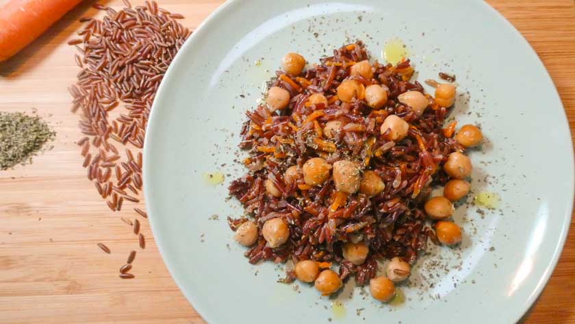 Riso rosso integrale con ceci e carote (ricetta light)