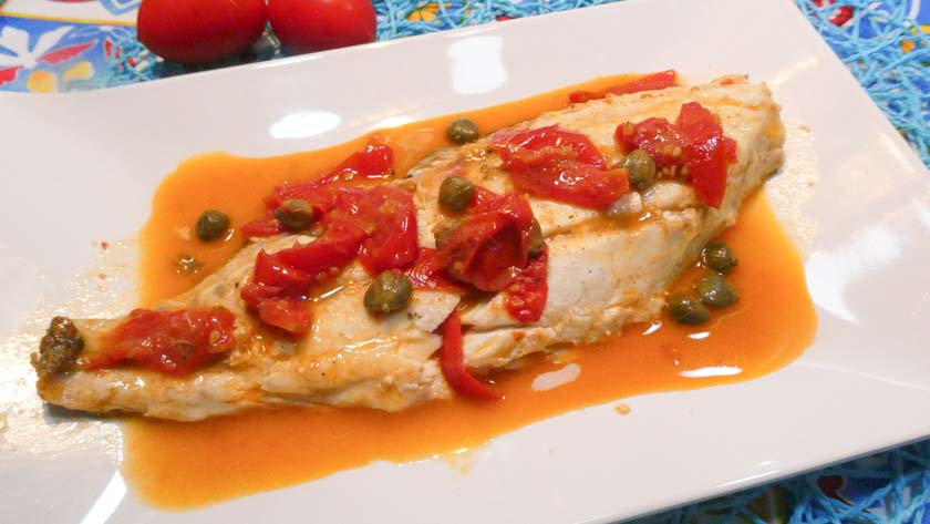 Ombrina in padella con pomodorini, acciughe e capperi