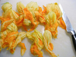 pulire fiori di zucca