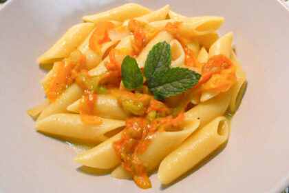 Ricetta pasta ai fiori di zucca e pomodorini gialli