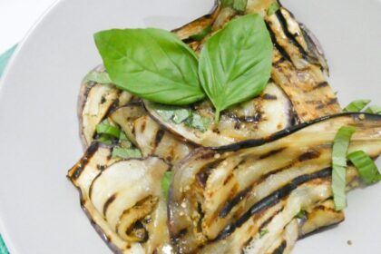 Melanzane grigliate veloci e facili al basilico