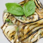 Melanzane grigliate veloci e facili al basilico