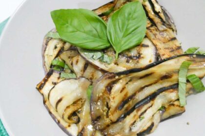 Melanzane grigliate veloci e facili al basilico