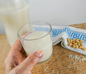ricetta latte di mandorle fatto in casa senza zucchero