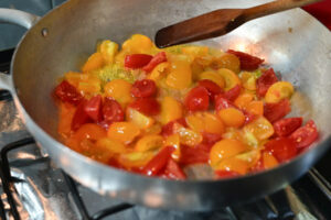 soffriggere pomodorini in padella