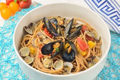 Spaghetti vongole e cozze e pomodorini