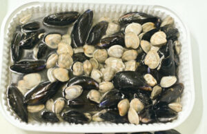 spurgare vongole e cozze