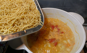 aggiungere la pasta ai fagioli