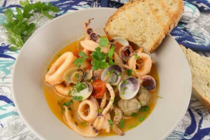 Anelli di calamari e vongole in guazzetto