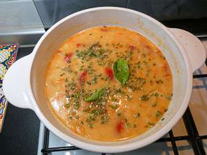 fagioli frullati, pomodorini e carote in brodo
