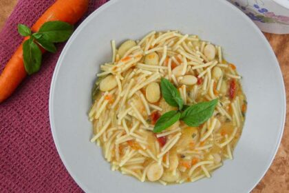Pasta (spaghetti spezzati) con fagioli freschi