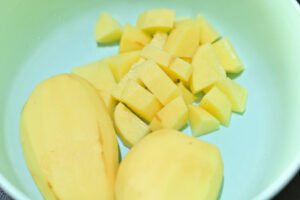 patate tagliate a tocchetti