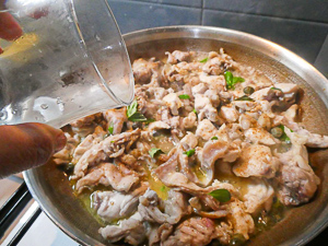 sfumare carne di coniglio con il vino