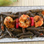 Pasta venere risottata con gamberoni e fichi d'india