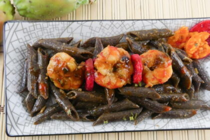 Pasta venere risottata con gamberoni e fichi d'india