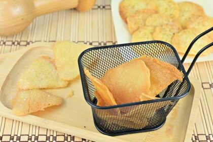 Chips di farina di ceci fatte in case al forno 