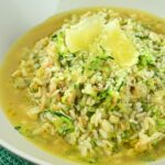Zuppa di cereali con julienne di zucchine